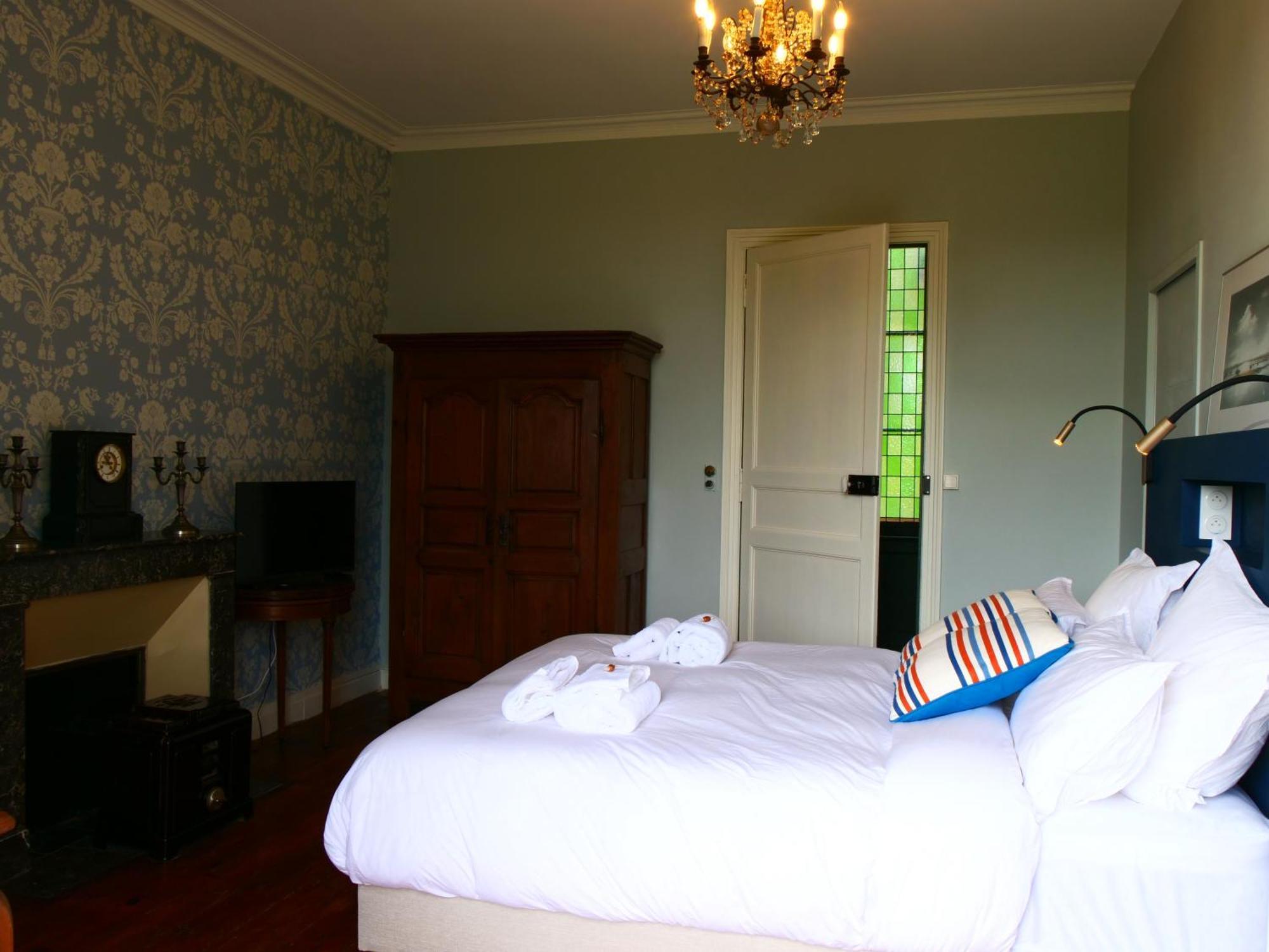 Bed and Breakfast Domaine Du Cloitre Pleneuf-Val-Andre Exterior foto
